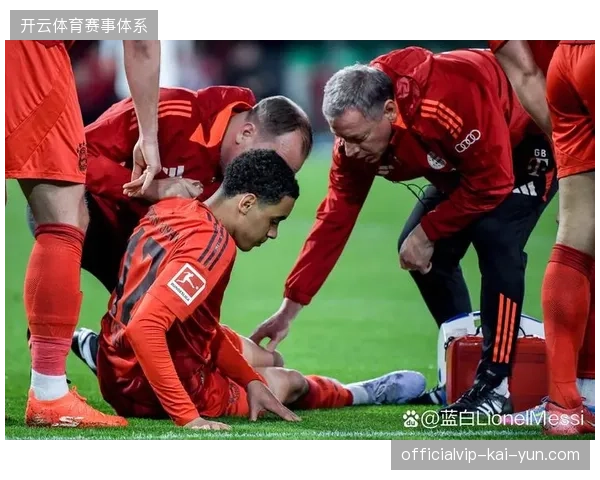 刚从腓骨骨折中恢复的穆西亚拉接过拜仁10号,其竞技状态是德国队中场创造力的核心指标 刚从腓骨骨折中恢复的穆西亚拉接过拜仁10号,其竞技状态是德国队中场创造力的核心指标